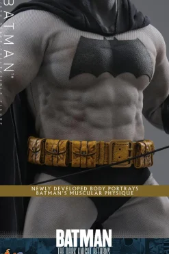 Batman: The Dark Knight Returns - Batman 1/6th Scale Hot Toys Action Figure