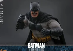 Batman: The Dark Knight Returns - Batman 1/6th Scale Hot Toys Action Figure