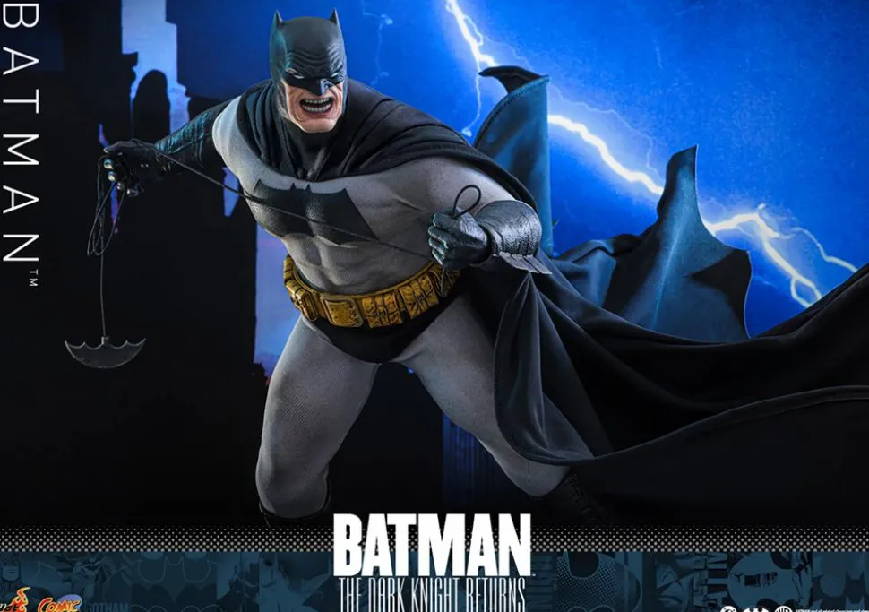 Batman: The Dark Knight Returns - Batman 1/6th Scale Hot Toys Action Figure