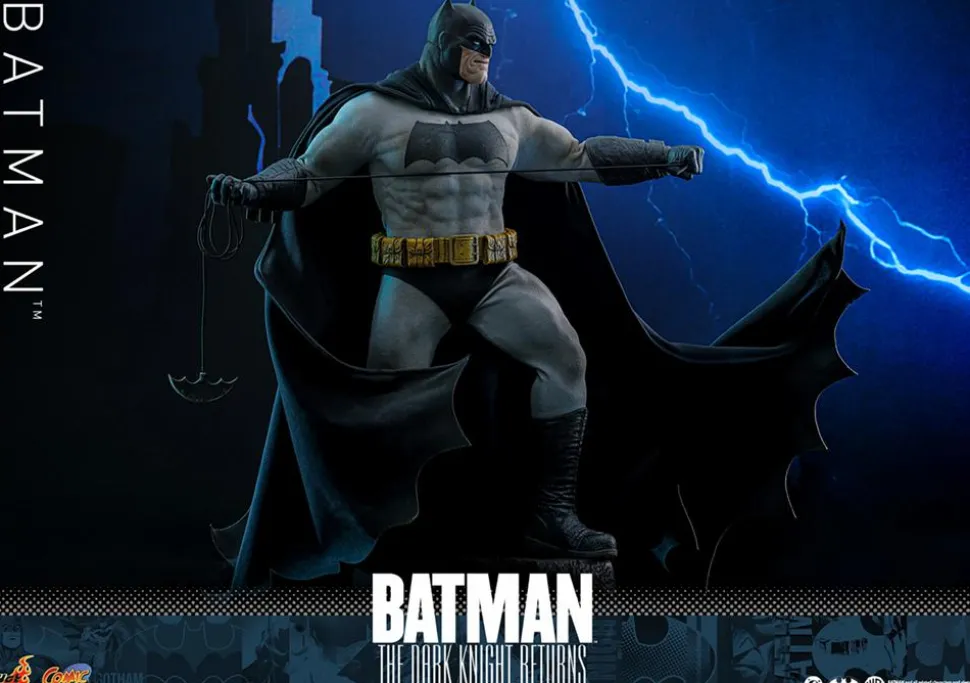Batman: The Dark Knight Returns - Batman 1/6th Scale Hot Toys Action Figure