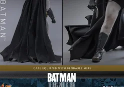 Batman: The Dark Knight Returns - Batman 1/6th Scale Hot Toys Action Figure