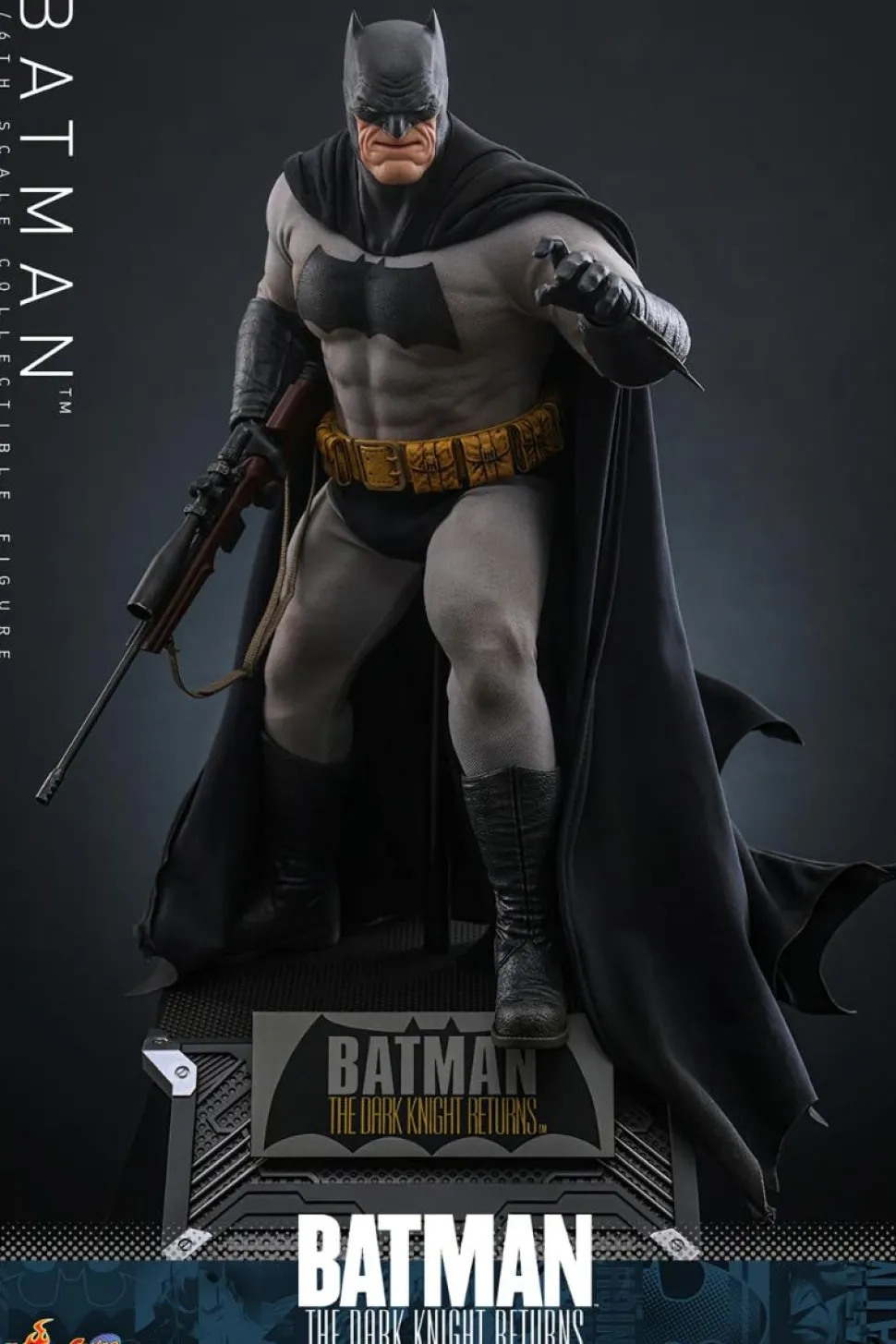 Batman: The Dark Knight Returns - Batman 1/6th Scale Hot Toys Action Figure