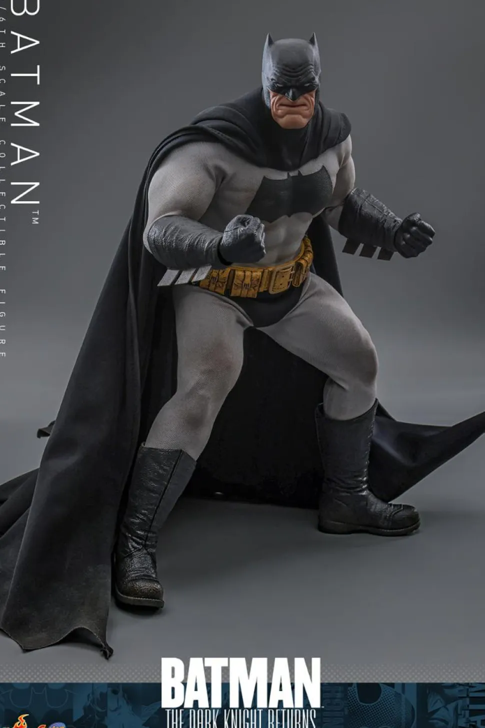 Batman: The Dark Knight Returns - Batman 1/6th Scale Hot Toys Action Figure