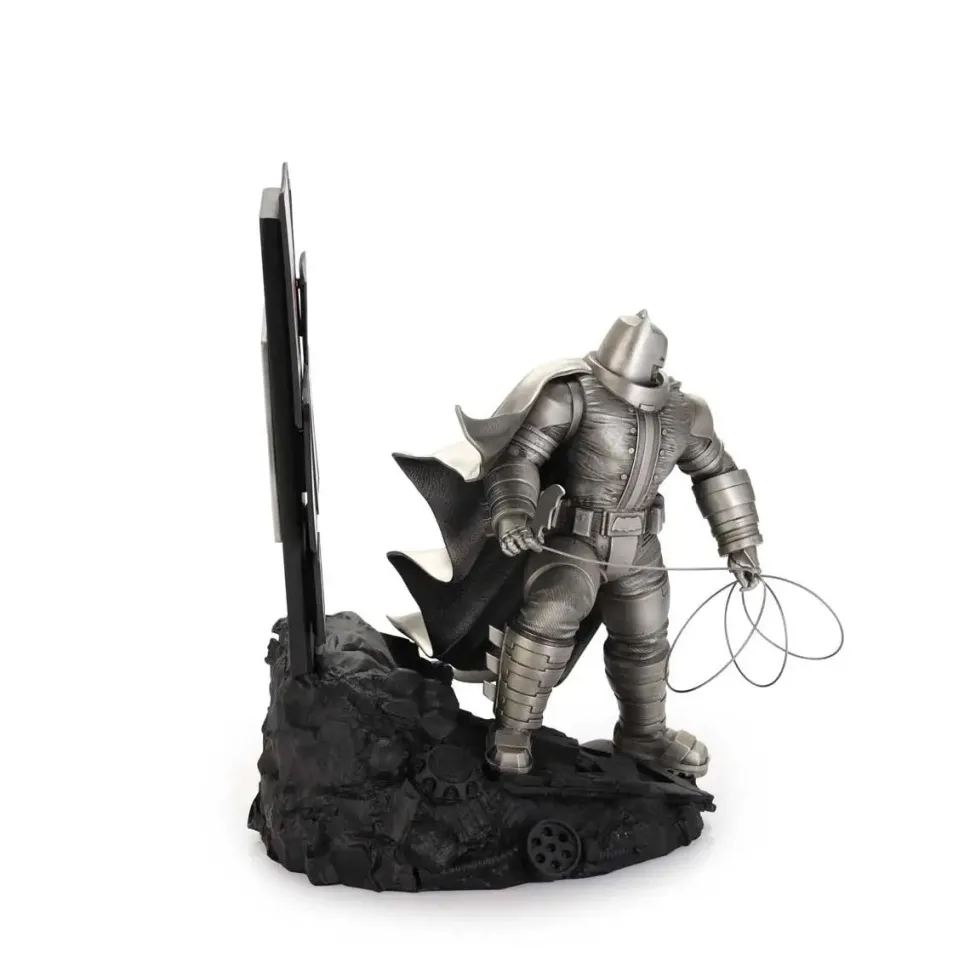 Batman: The Dark Knight Returns - Batman Limited Edition 11" Pewter Statue
