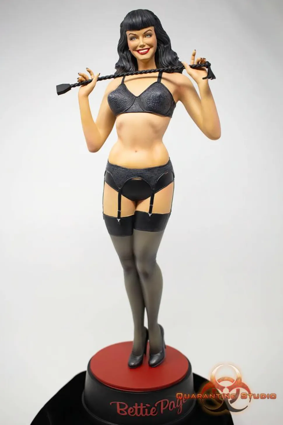 Bettie Page - Bettie Page 17" Statue