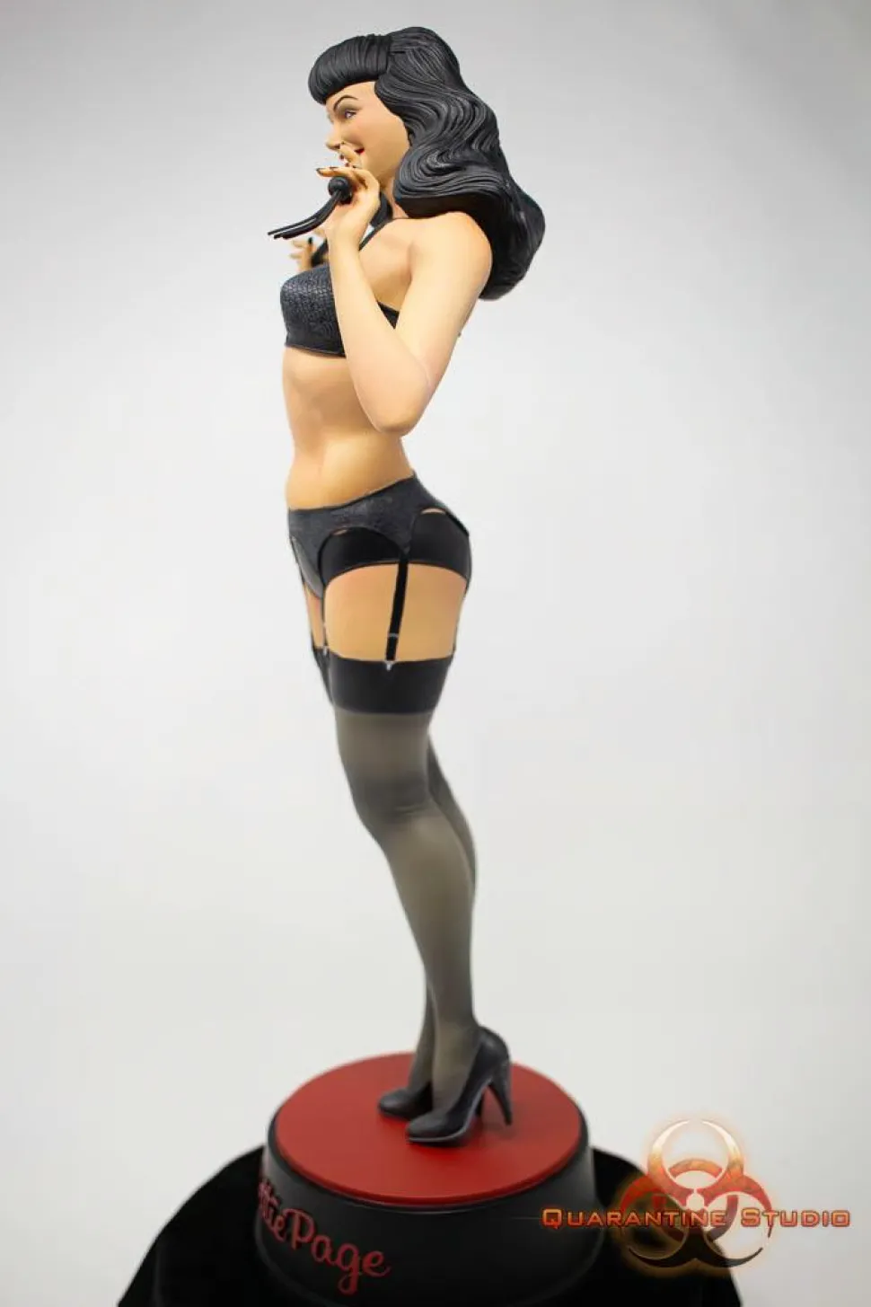 Bettie Page - Bettie Page 17" Statue