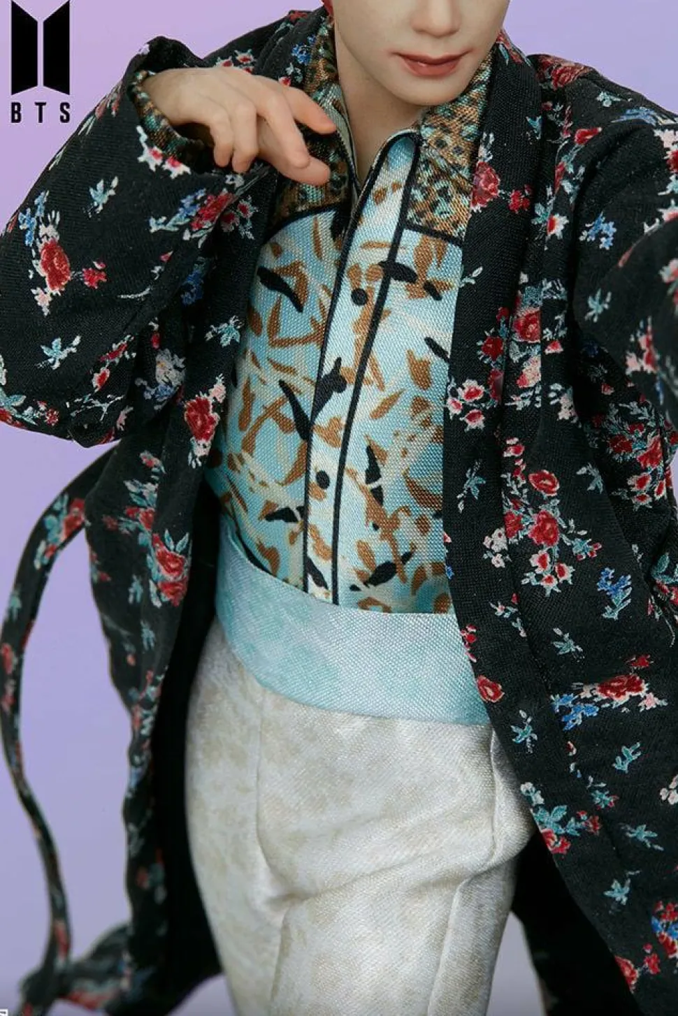 BTS - V Deluxe 9” Statue