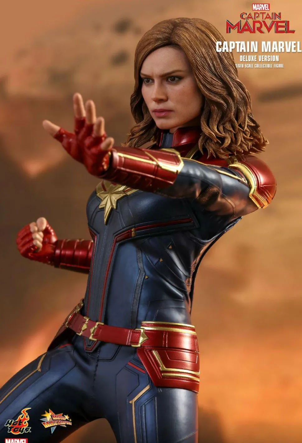 Captain Marvel (2019) - Captain Marvel Deluxe 1/6th Scale Hot Toys Action Figure (Int Sales Only)