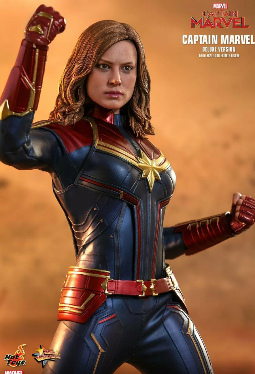 Captain Marvel (2019) - Captain Marvel Deluxe 1/6th Scale Hot Toys Action Figure (Int Sales Only)