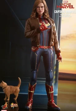 Captain Marvel (2019) - Captain Marvel Deluxe 1/6th Scale Hot Toys Action Figure (Int Sales Only)