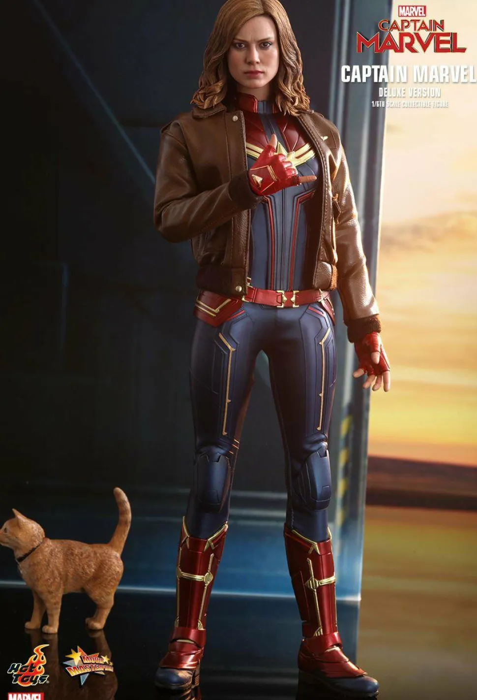 Captain Marvel (2019) - Captain Marvel Deluxe 1/6th Scale Hot Toys Action Figure (Int Sales Only)