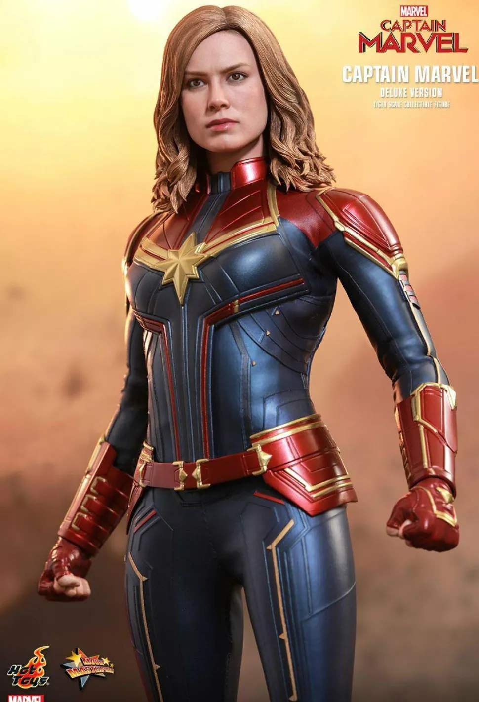 Captain Marvel (2019) - Captain Marvel Deluxe 1/6th Scale Hot Toys Action Figure (Int Sales Only)