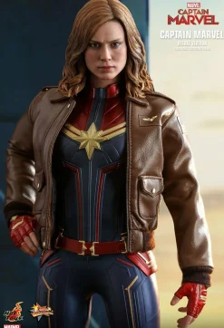 Captain Marvel (2019) - Captain Marvel Deluxe 1/6th Scale Hot Toys Action Figure (Int Sales Only)