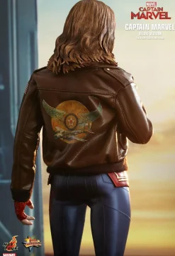 Captain Marvel (2019) - Captain Marvel Deluxe 1/6th Scale Hot Toys Action Figure (Int Sales Only)