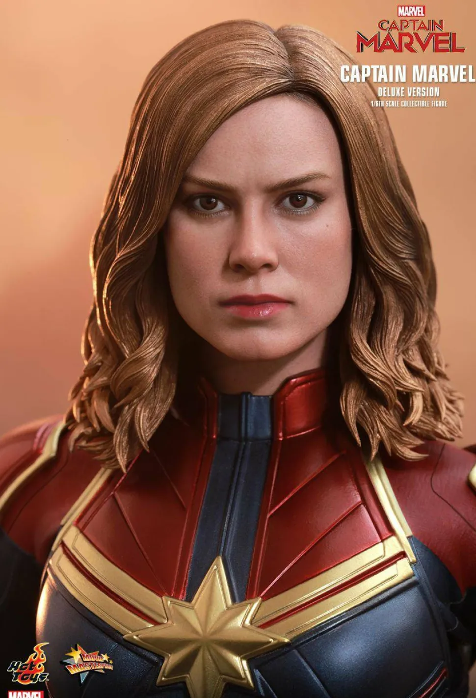 Captain Marvel (2019) - Captain Marvel Deluxe 1/6th Scale Hot Toys Action Figure (Int Sales Only)