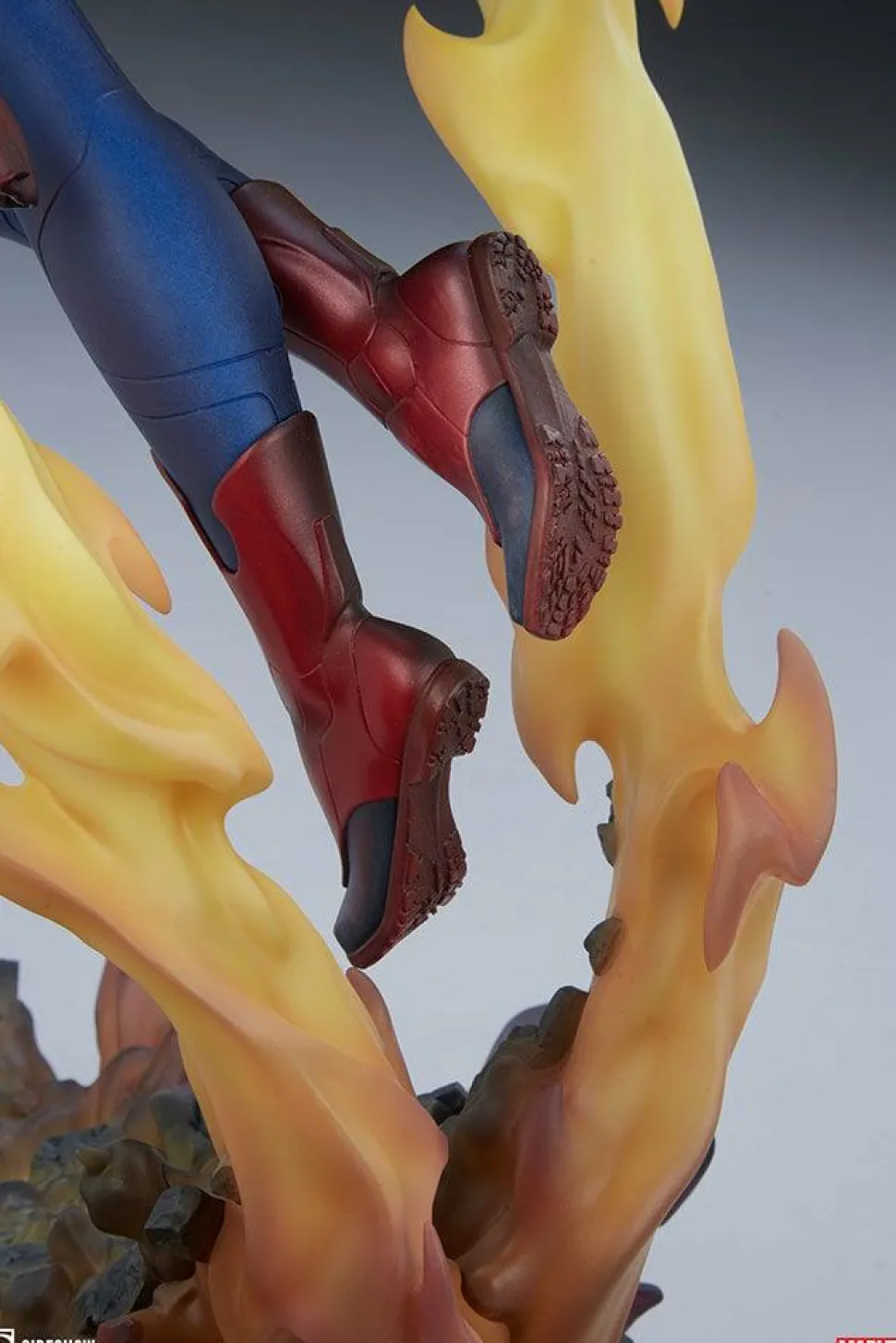 Captain Marvel - Captain Marvel Premium Format Statue