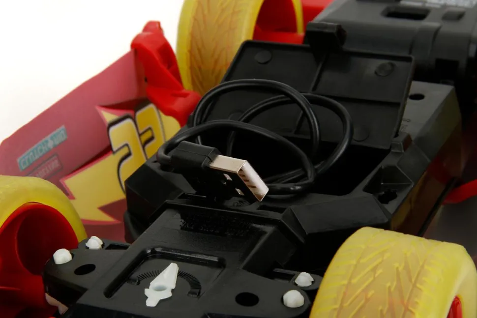 Cars - Lightning McQueen Glow Racers 1/14th Scale R/C Remote Control Vehicle Replica