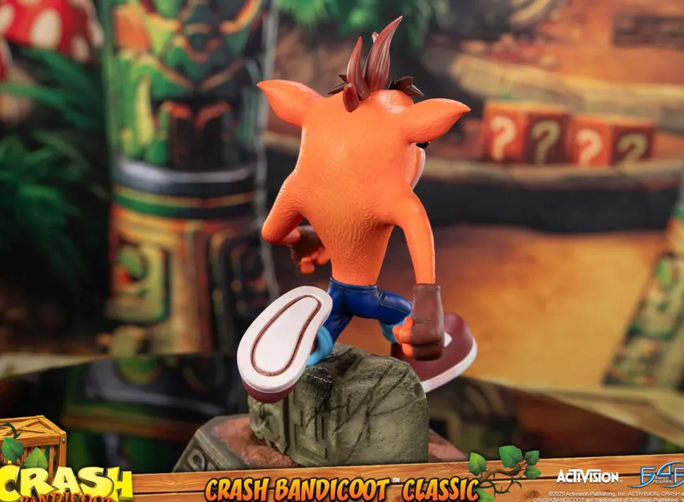 Crash Bandicoot - Crash Bandicoot Running 10” Statue