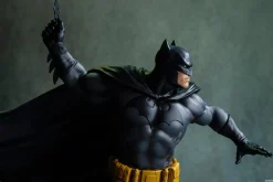 DC Comics - Batman (Black & Grey Edition) 1/6th Scale Maquette Statue