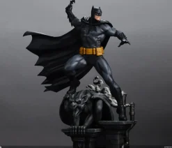 DC Comics - Batman (Black & Grey Edition) 1/6th Scale Maquette Statue