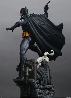 DC Comics - Batman (Black & Grey Edition) 1/6th Scale Maquette Statue
