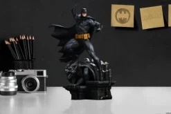 DC Comics - Batman (Black & Grey Edition) 1/6th Scale Maquette Statue