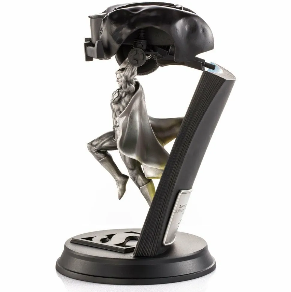 DC Comics - Superman Action Comics #1 Limited Edition 11” Pewter Statue