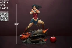 DC Comics - Wonder Woman Saving the Day Premium Format Statue