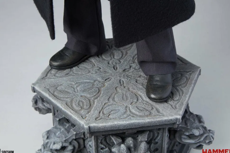 Dracula (1958) - Van Helsing Premium Format Statue