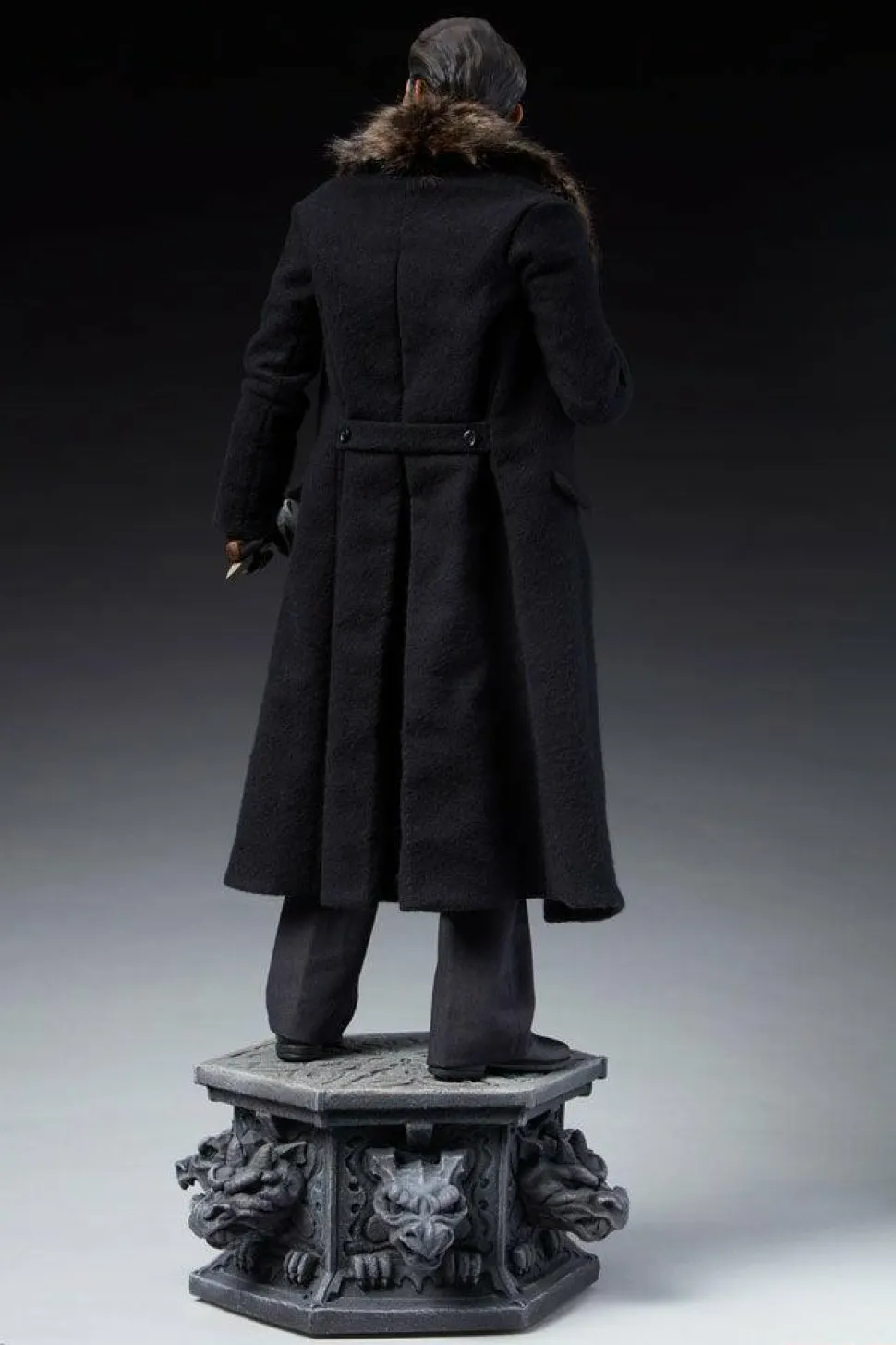 Dracula (1958) - Van Helsing Premium Format Statue