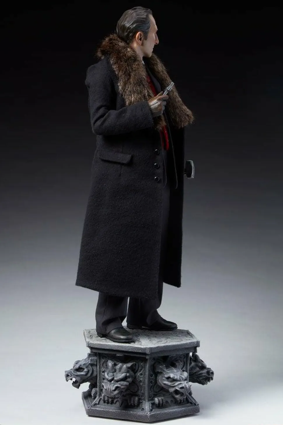 Dracula (1958) - Van Helsing Premium Format Statue