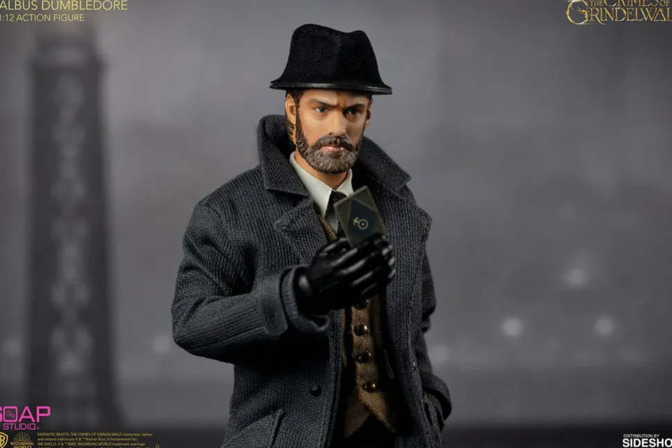 Fantastic Beasts 2: The Crimes of Grindelwald - Albus Dumbledore 1/12th Scale Action Figure
