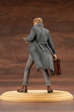 Fantastic Beasts 2: The Crimes of Grindelwald - Newt Scamander 1/10th Scale ArtFX Statue