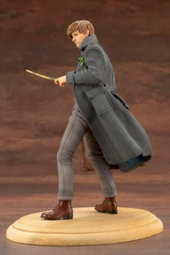 Fantastic Beasts 2: The Crimes of Grindelwald - Newt Scamander 1/10th Scale ArtFX Statue