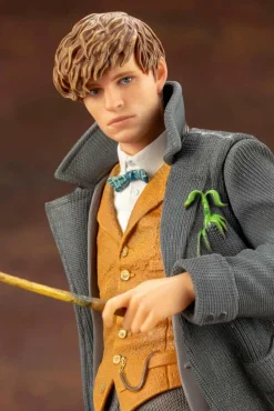 Fantastic Beasts 2: The Crimes of Grindelwald - Newt Scamander 1/10th Scale ArtFX Statue