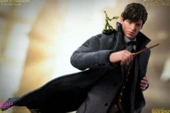 Fantastic Beasts 2: The Crimes of Grindelwald - Newt Scamander 1/12th Scale Action Figure