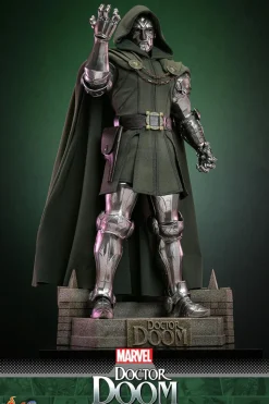 Fantastic Four - Doctor Doom 1/6th Scale Hot Toys Action Figure