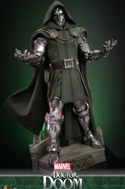 Fantastic Four - Doctor Doom 1/6th Scale Hot Toys Action Figure