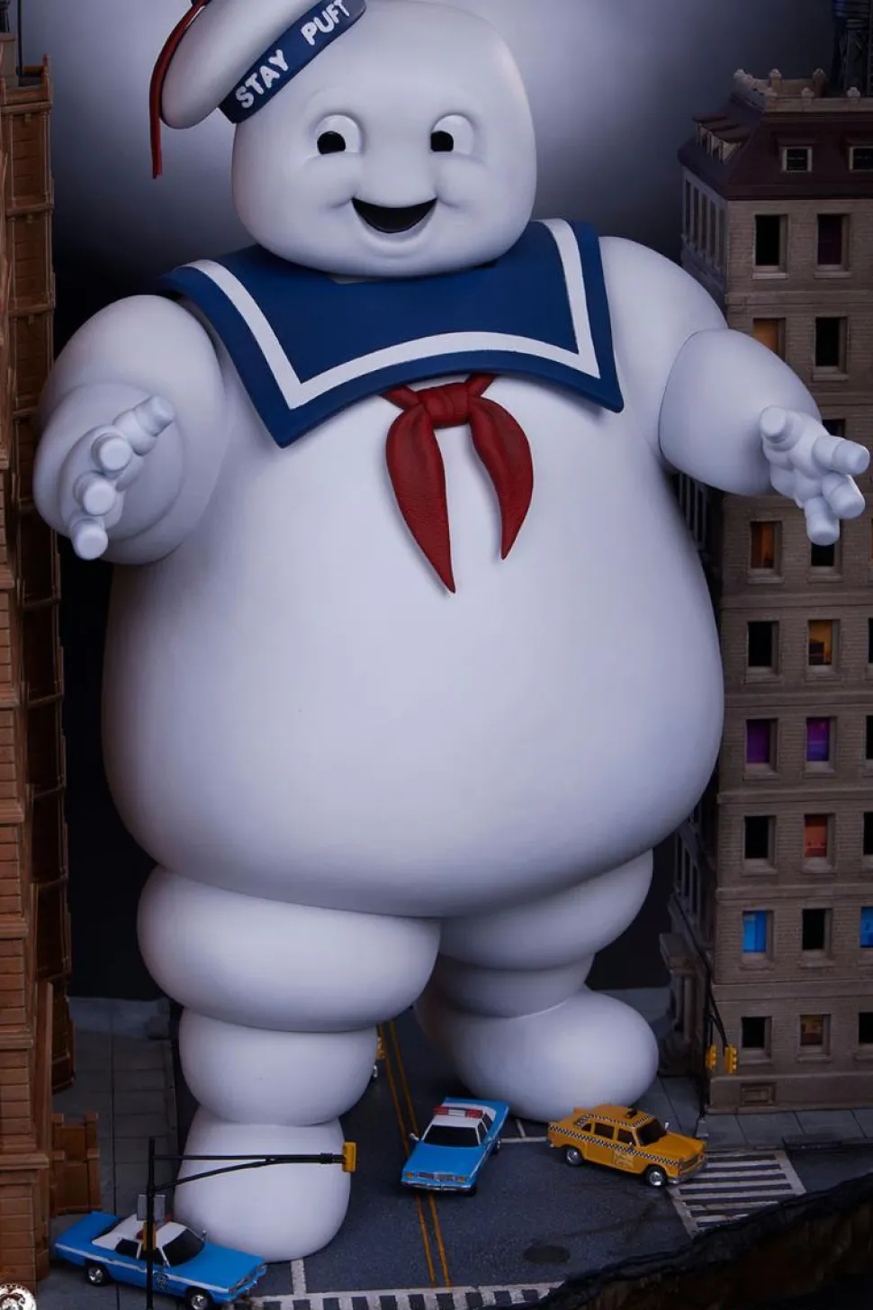 Ghostbusters (1984) - Stay Puft Marshmallow Man 29" Diorama Statue