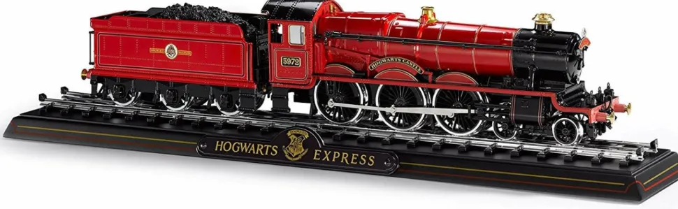 Harry Potter - Hogwarts Express 1/50th Scale Die-Cast Vehicle Replica with Base