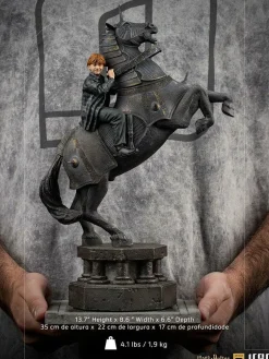 Harry Potter - Ron Weasley at the Wizard Chess Deluxe 1/10th Scale Statue