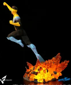Invincible (2021) - Mark Grayson 1/4 Scale Diorama Statue