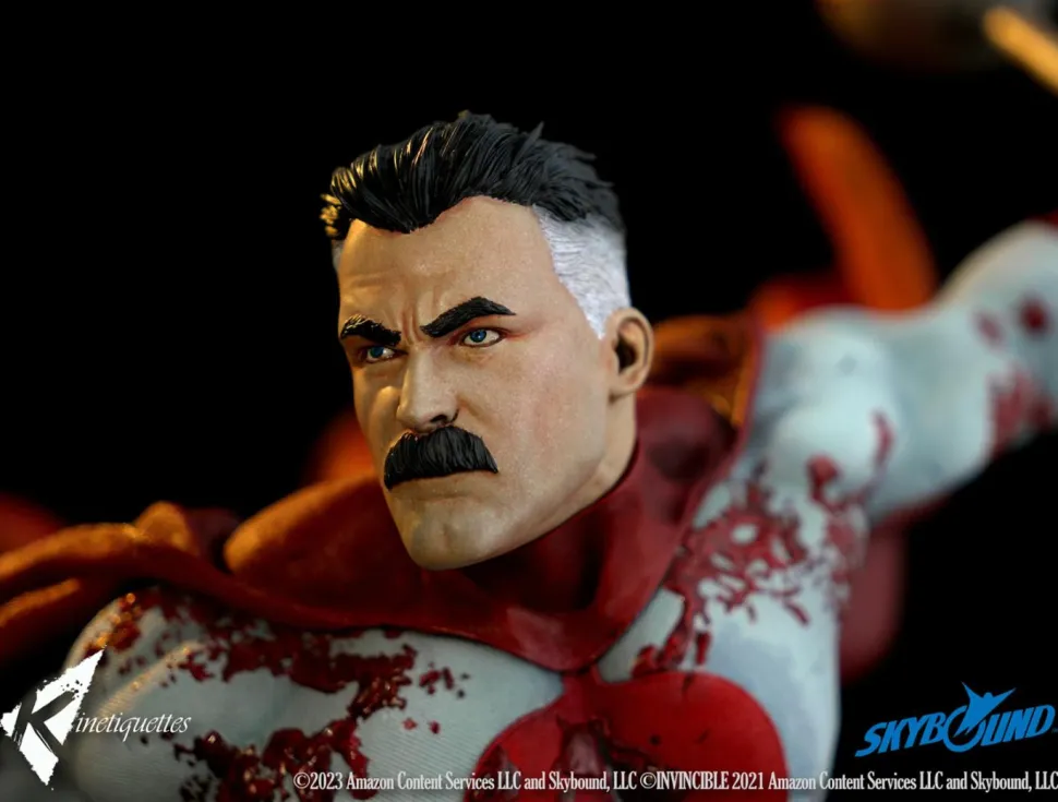 Invincible (2021) - Omni-Man: The Ambush 1/4 Scale Diorama Statue
