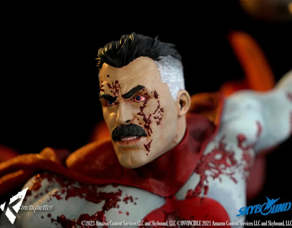 Invincible (2021) - Omni-Man: The Ambush 1/4 Scale Diorama Statue