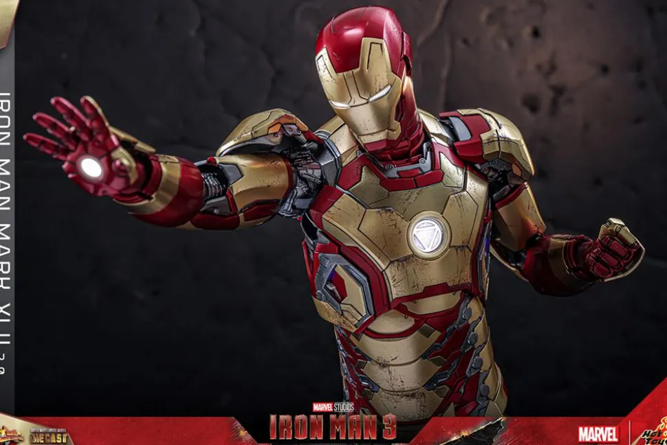Iron Man 3 - Iron Man Mark XLII 42 (2.0) 1/6th Scale Hot Toys Action Figure