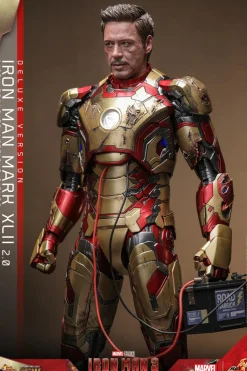 Iron Man 3 - Iron Man Mark XLII 42 (2.0) Deluxe 1/6th Scale Hot Toys Action Figure