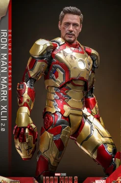 Iron Man 3 - Iron Man Mark XLII 42 (2.0) Deluxe 1/6th Scale Hot Toys Action Figure