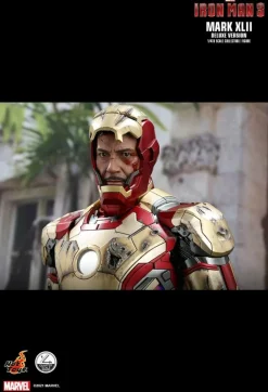 Iron Man 3 - Iron Man Mark XLII (42) Deluxe 1/4 Scale Hot Toys Action Figure