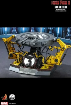 Iron Man 3 - Iron Man Mark XLII (42) Deluxe 1/4 Scale Hot Toys Action Figure