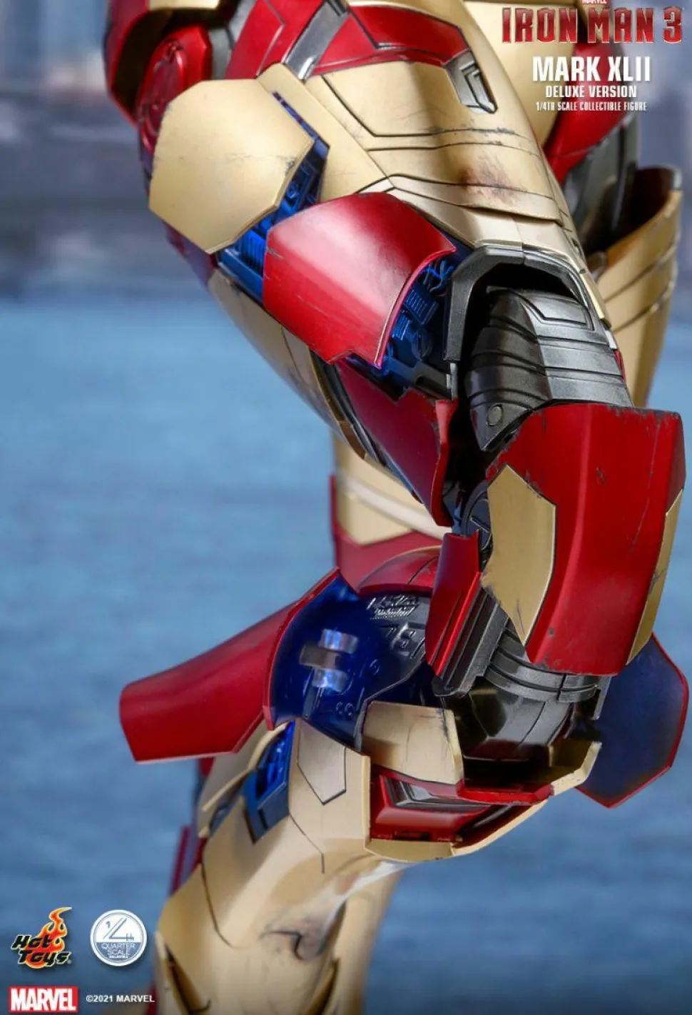 Iron Man 3 - Iron Man Mark XLII (42) Deluxe 1/4 Scale Hot Toys Action Figure